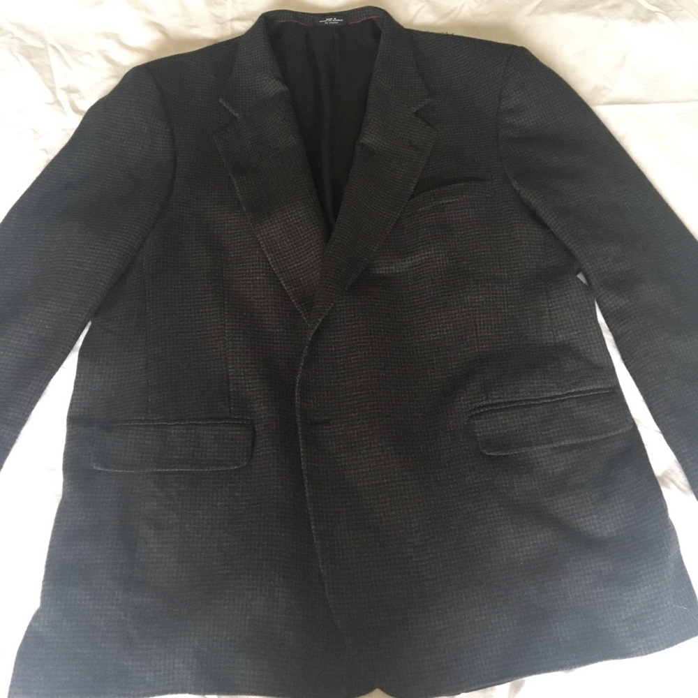 Men’s black and grey sport coat